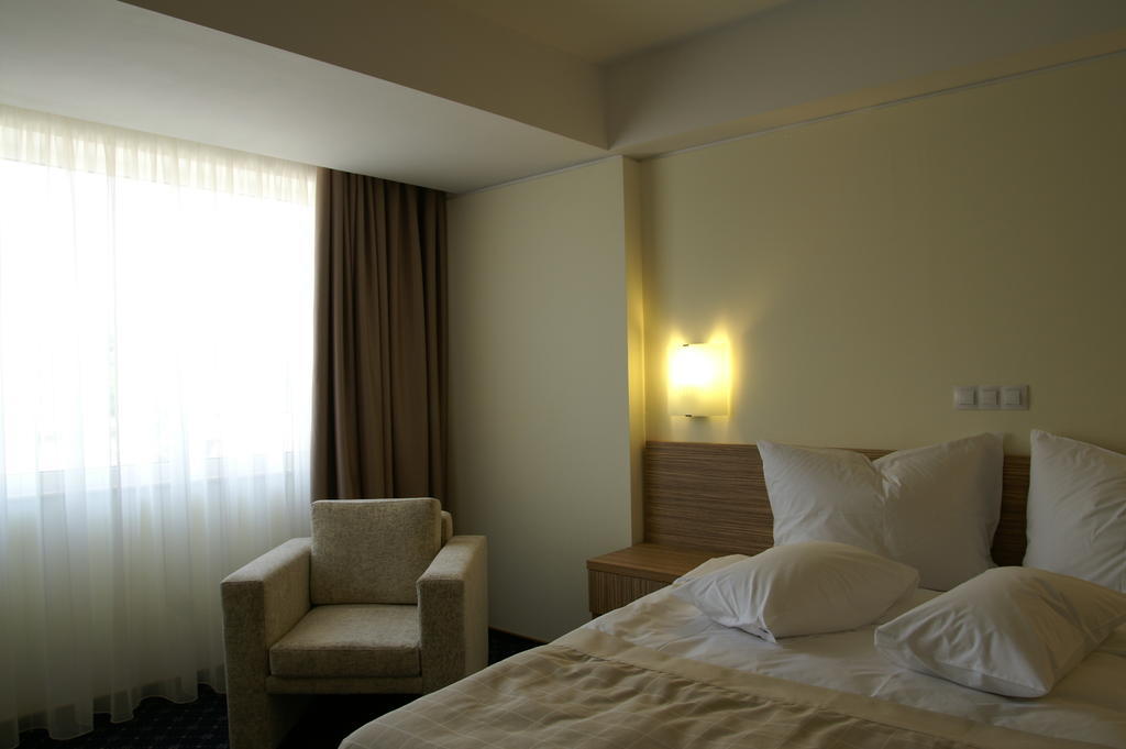 Marshal Hotel Bucharest Room photo