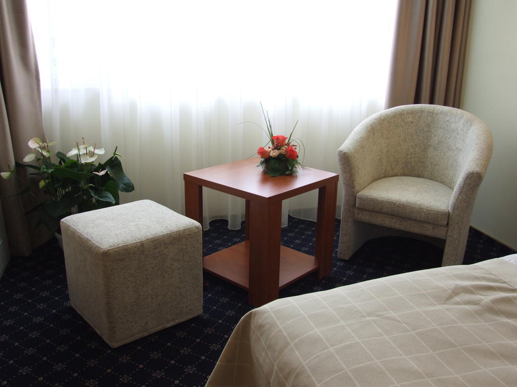 Marshal Hotel Bucharest Room photo