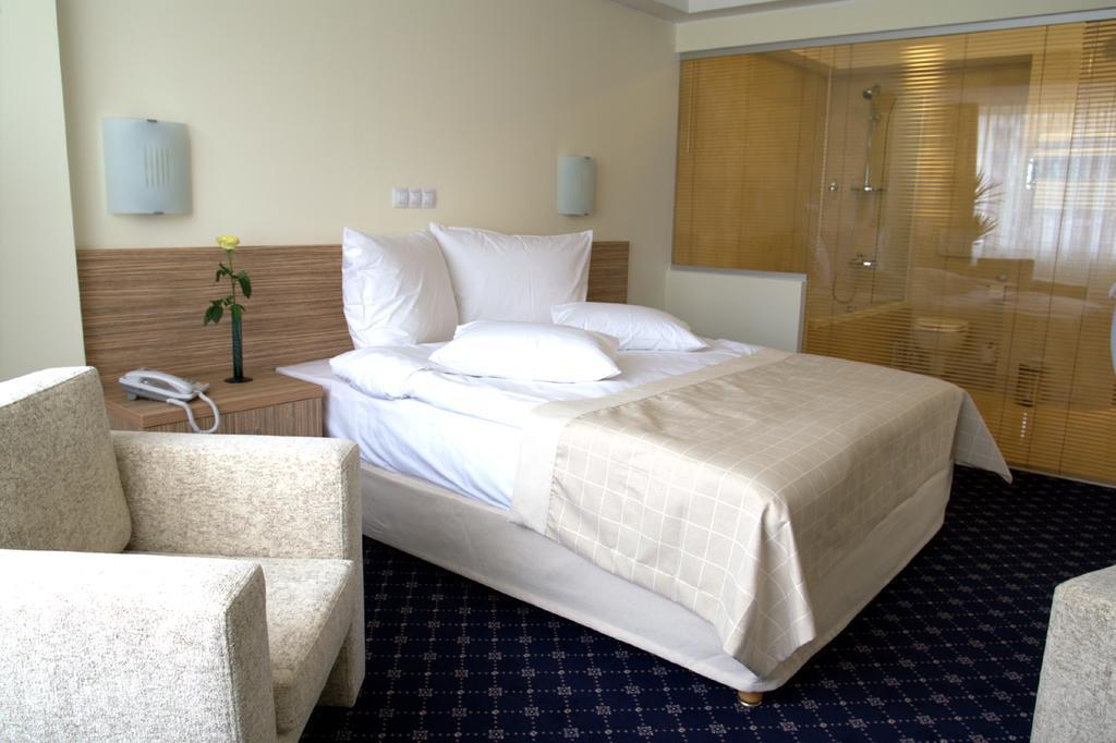 Marshal Hotel Bucharest Room photo